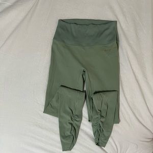 Gym shark Whitney Simmons first collection leggings